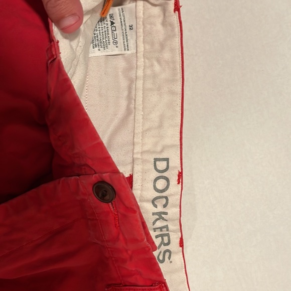 Red Docker Shorts Size 32 - Picture 3 of 3